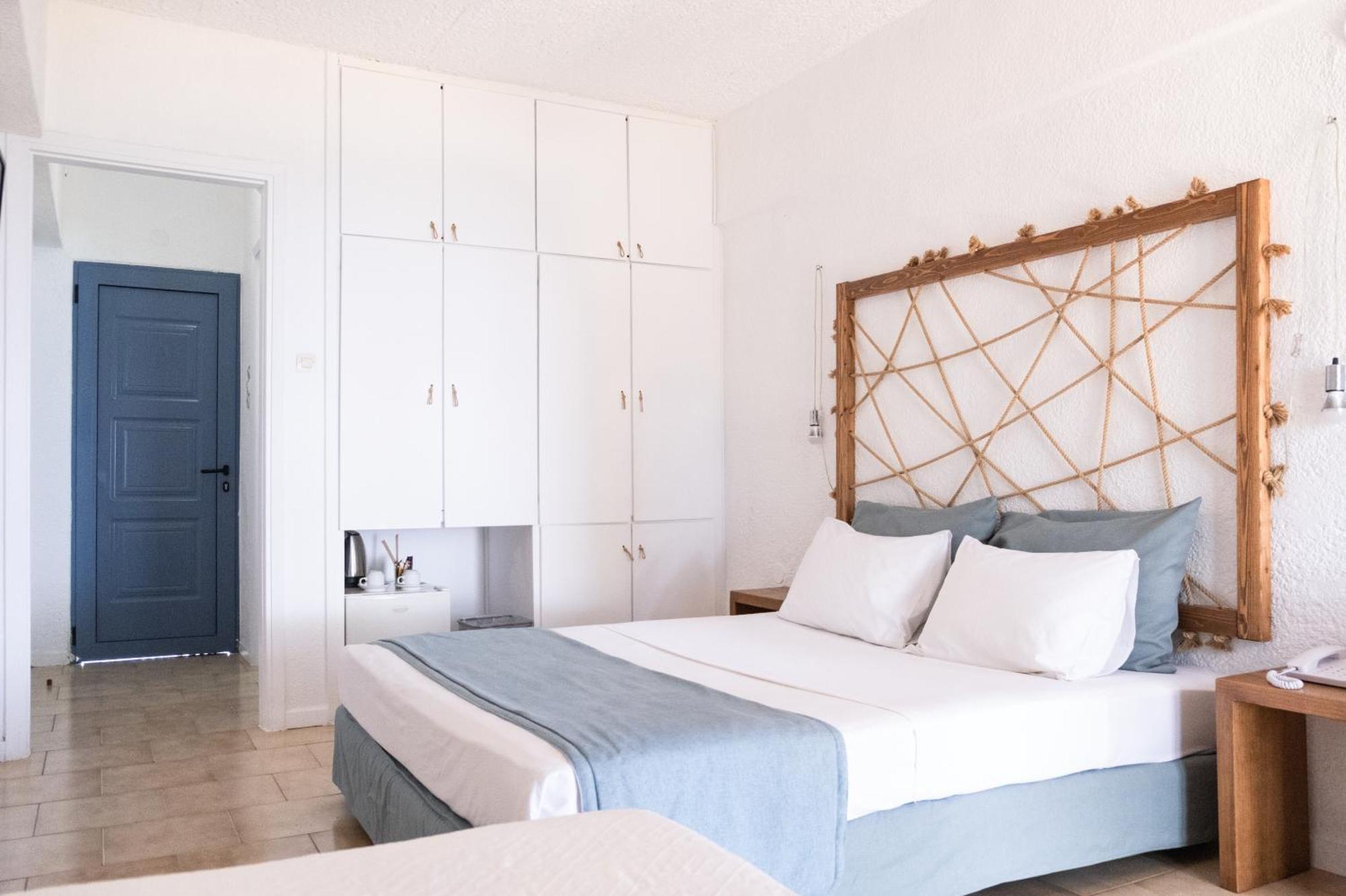 Long Beach Hotel & Resort Longos  Buitenkant foto