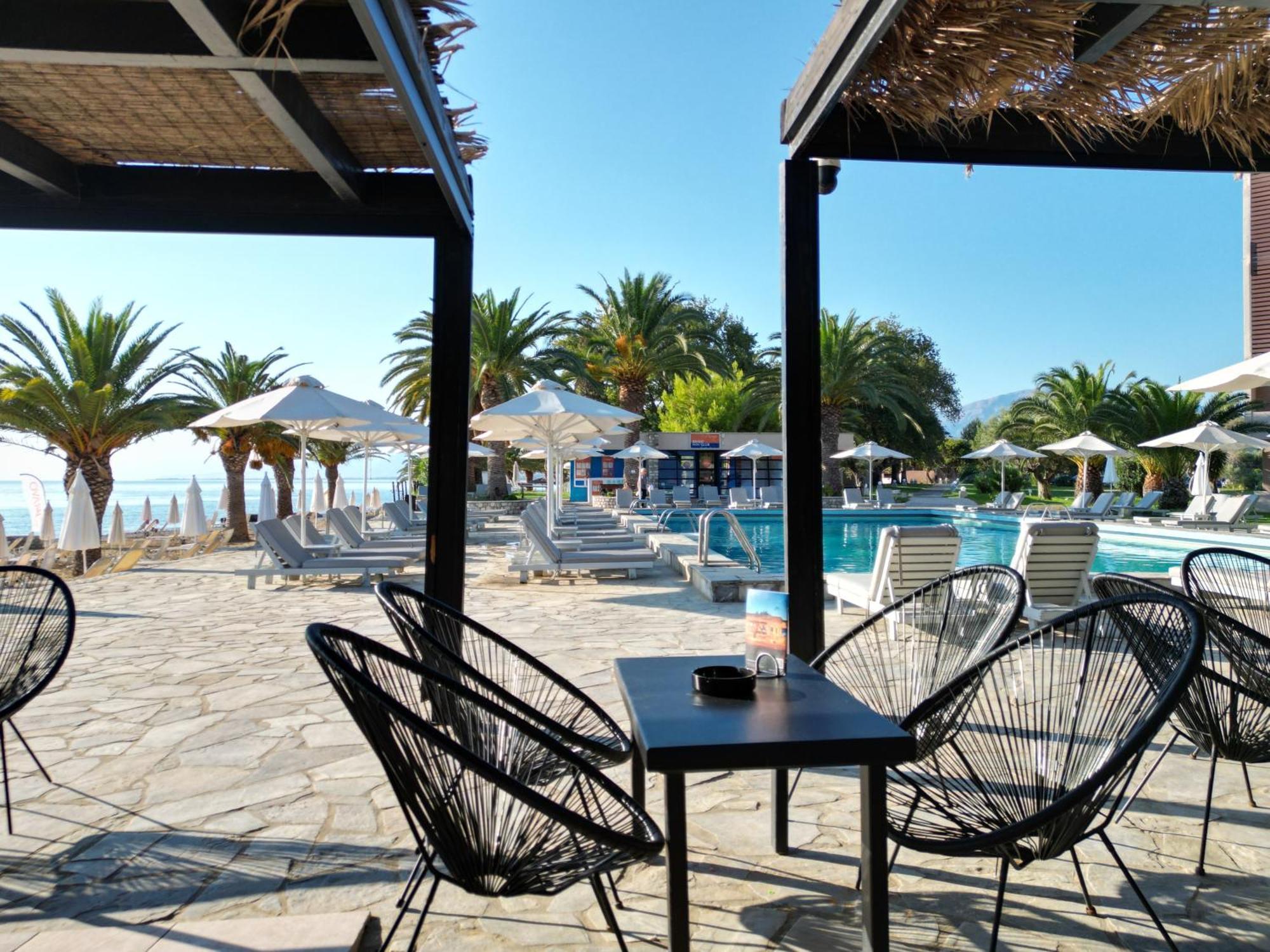 Long Beach Hotel & Resort Longos  Buitenkant foto