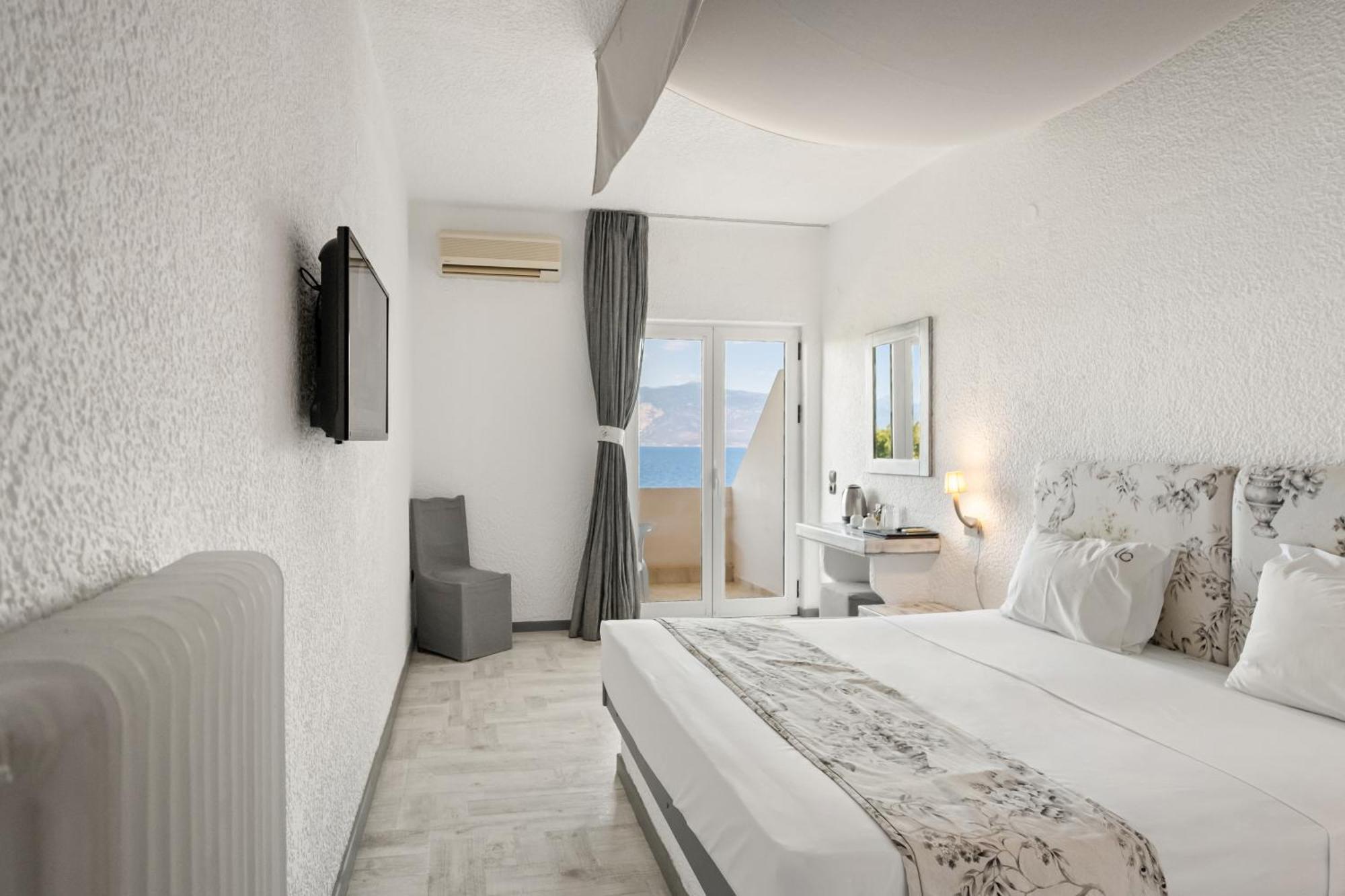 Long Beach Hotel & Resort Longos  Buitenkant foto