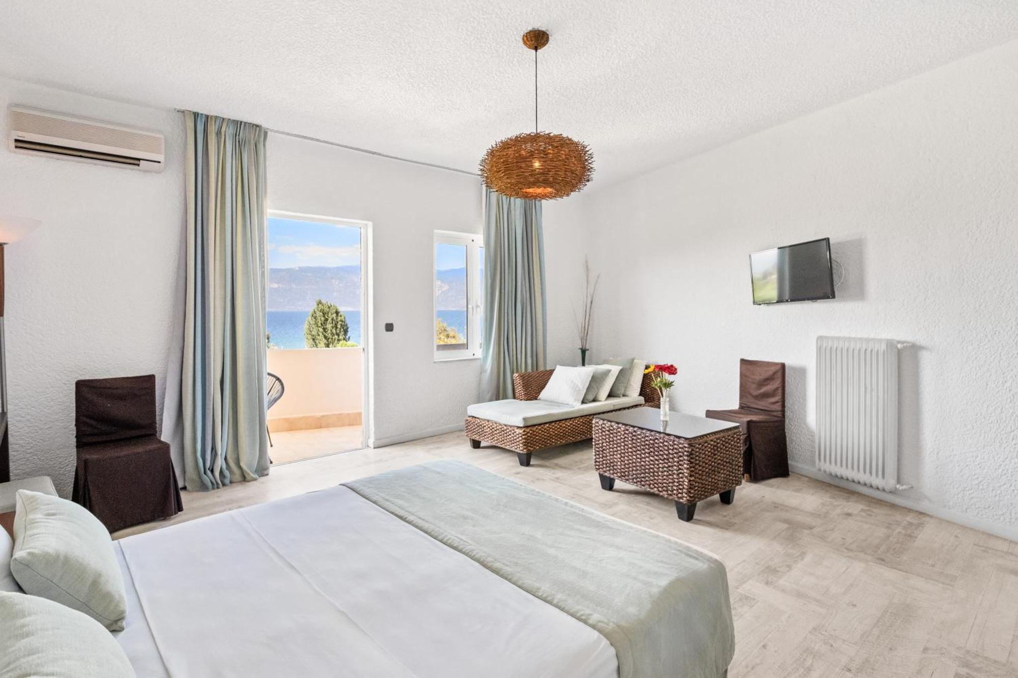 Long Beach Hotel & Resort Longos  Buitenkant foto