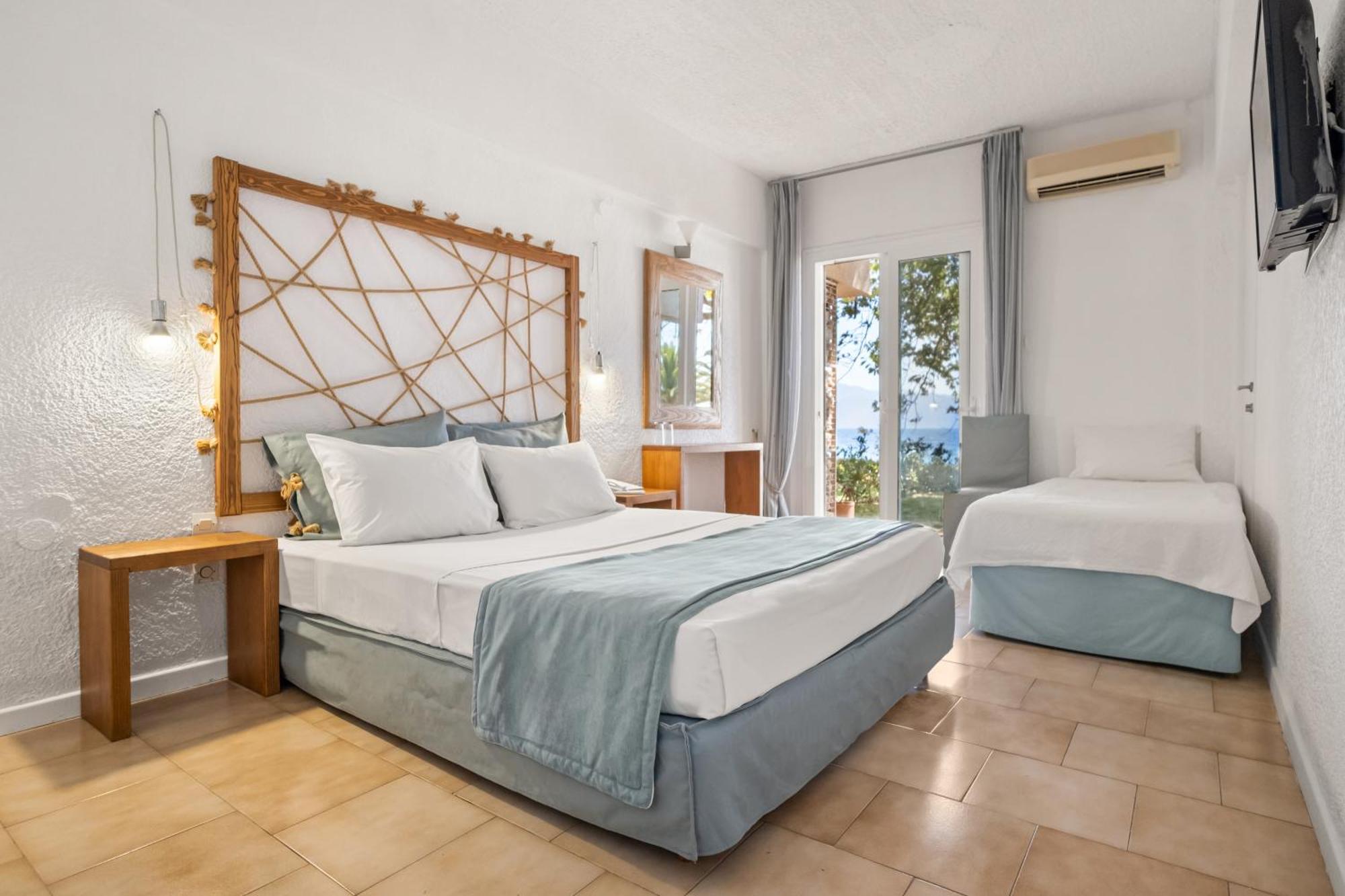 Long Beach Hotel & Resort Longos  Buitenkant foto