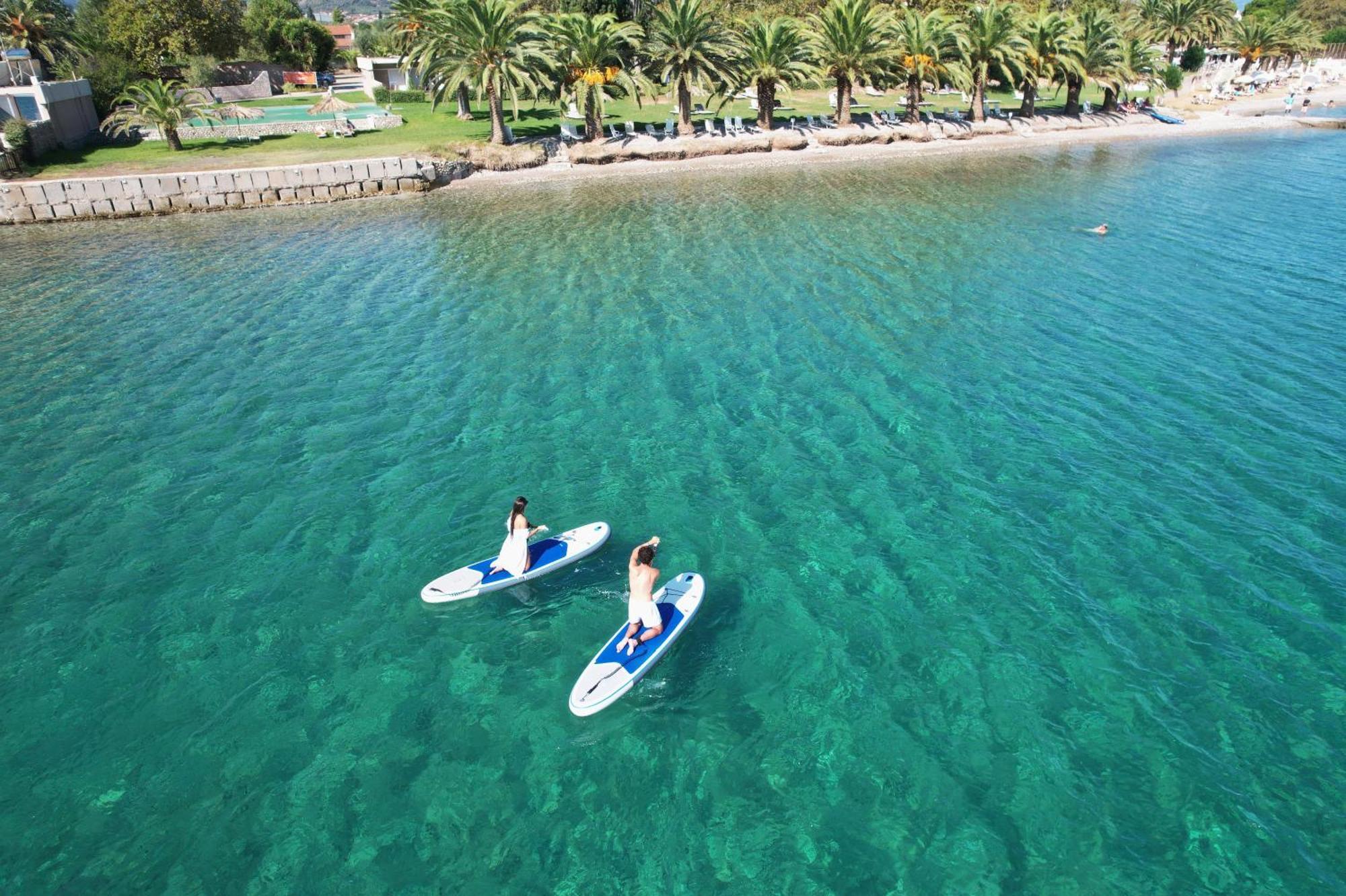 Long Beach Hotel & Resort Longos  Buitenkant foto