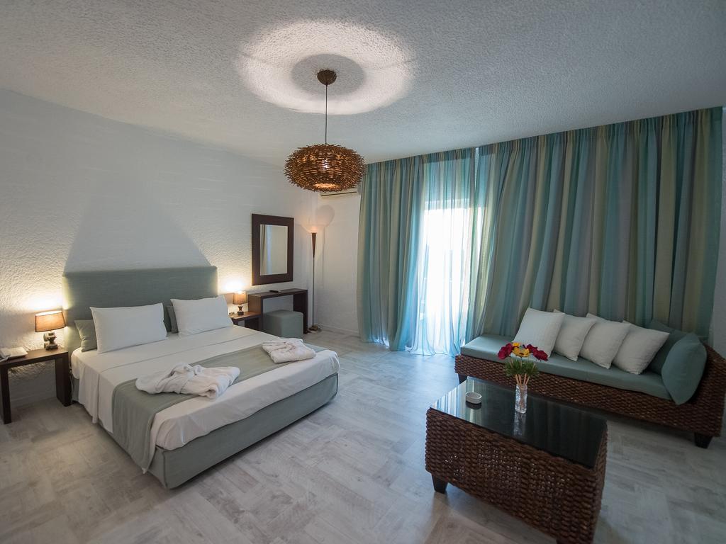 Long Beach Hotel & Resort Longos  Buitenkant foto